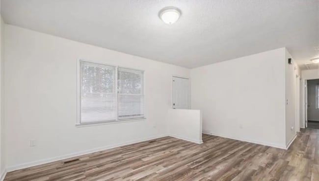 Foto del edificio - 1816 Azalea Ave