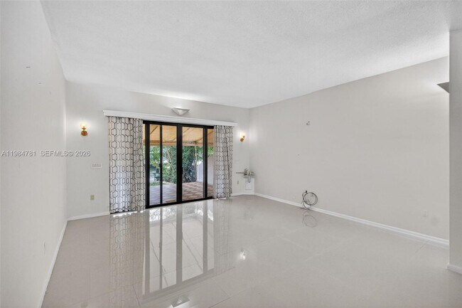 Foto del edificio - 1626 NE 105th St