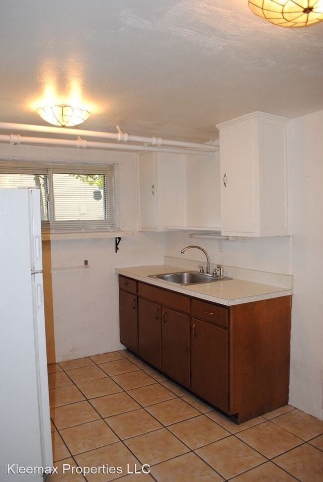 Building Photo - 2564 Erie Ave