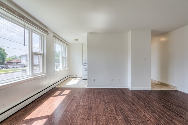 Building Photo - 111 Craydon Rd