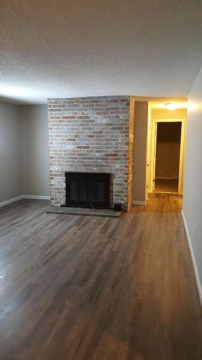 Building Photo - CedarCrest Apart - 2