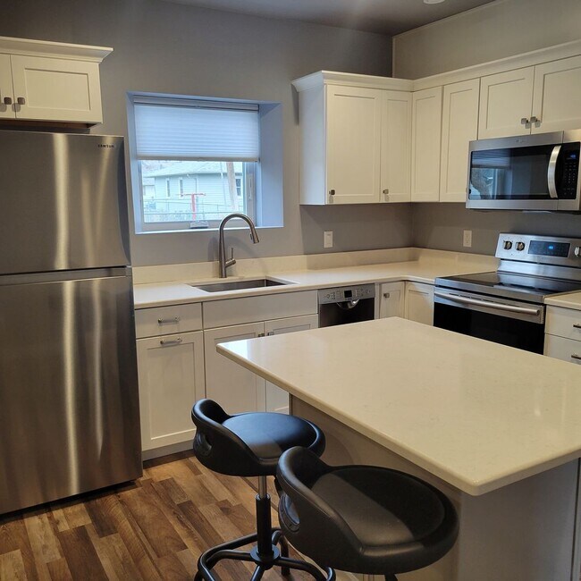 1219 18th St W Unit r12191, Billings, MT 59102 Room for Rent in