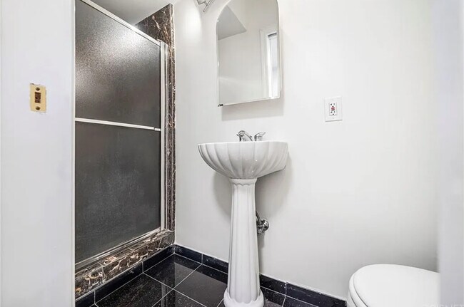 Foto del edificio - 6252 Morse Ave