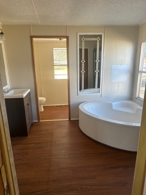 Foto del edificio - 237 Crescent Creek Ln