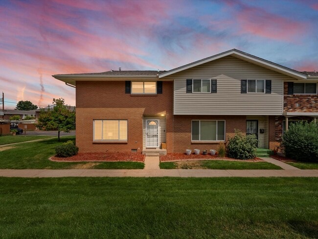 Building Photo - 9264 Mansfield Ave