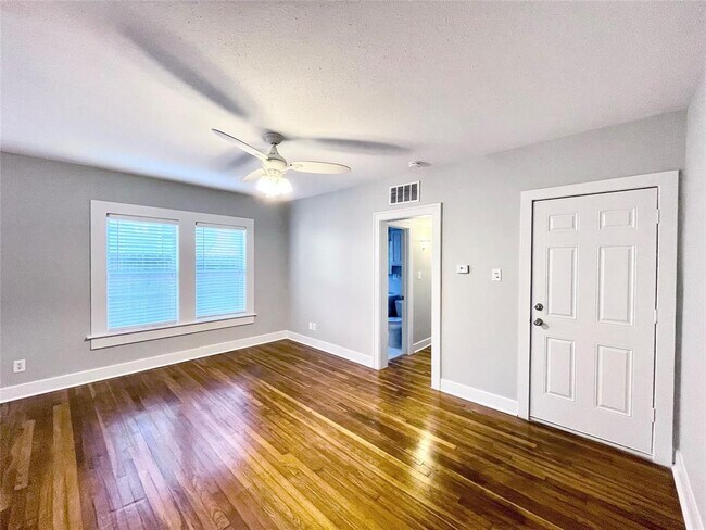 Foto del edificio - 629 E 11th St