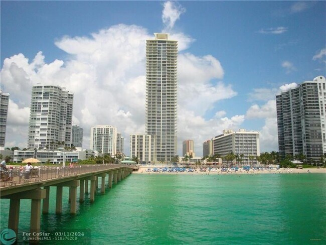 Building Photo - 16699 Collins Ave