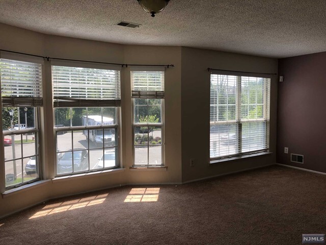 Building Photo - 487 Quince Ct