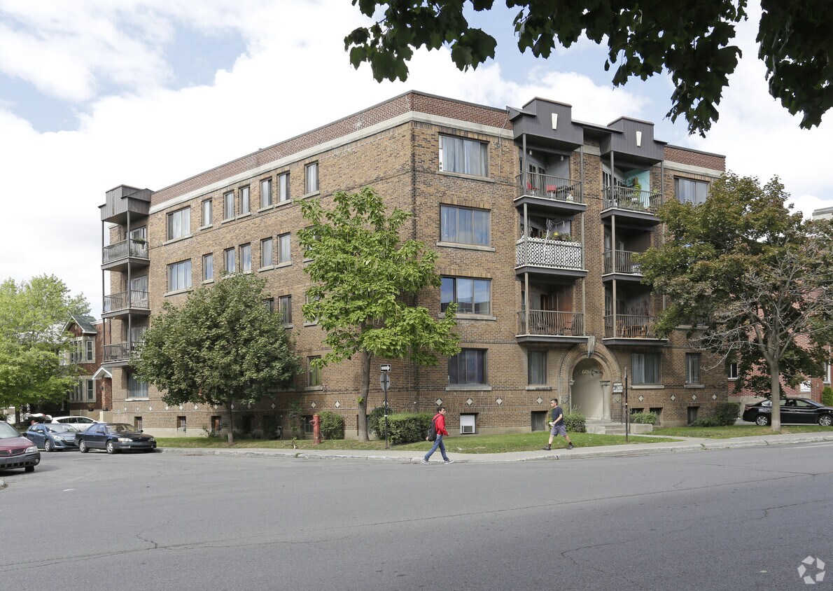 Primary Photo - 6695 Sherbrooke W