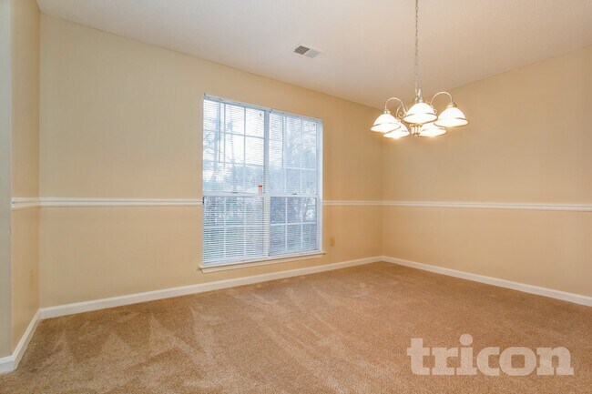 Building Photo - 1290 Baywood Glen