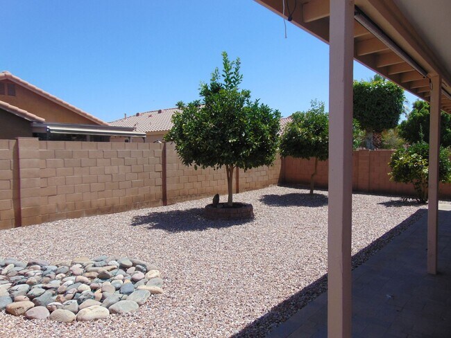 Foto del edificio - 3 bedroom 2 bath home located in North Cha...