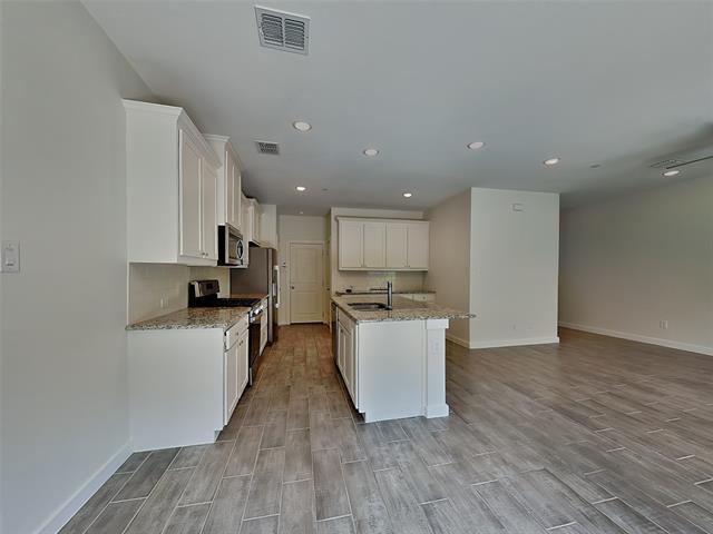 Building Photo - 2716 Majesty Dr
