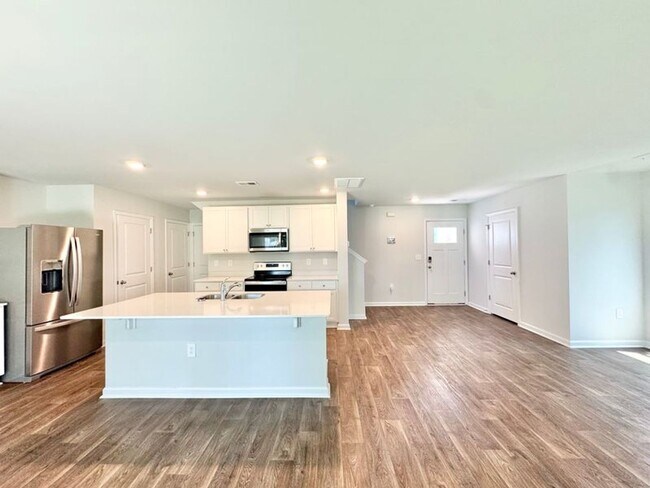 Foto del edificio - 4 bed 2.5 bath home located in the Windsong II S/D. in Rincon, Ga!