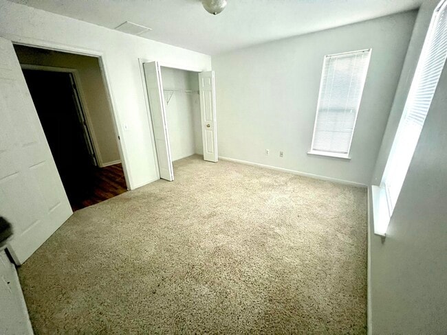 Building Photo - 2782 S Knightsbridge Cir