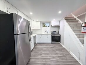 Building Photo - 20 W 4th St