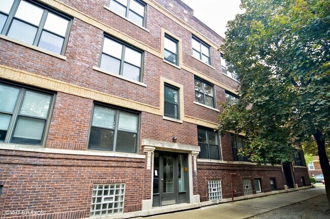 Building Photo - 3234 W Leland Ave