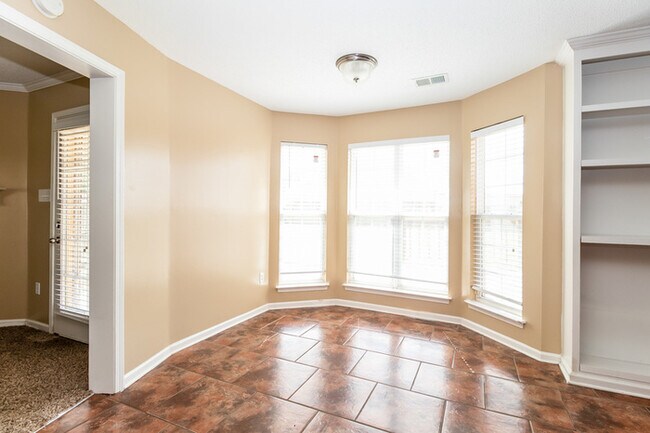 Foto del edificio - 2643 Hunters Pointe Dr