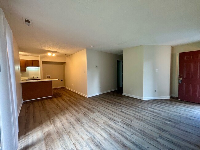 Foto del edificio - 1123 Southwood Dr