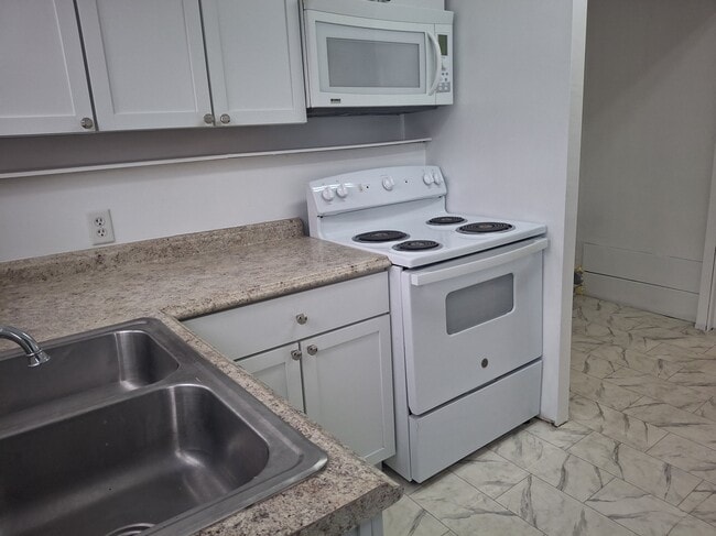 Building Photo - 28 Western Ave