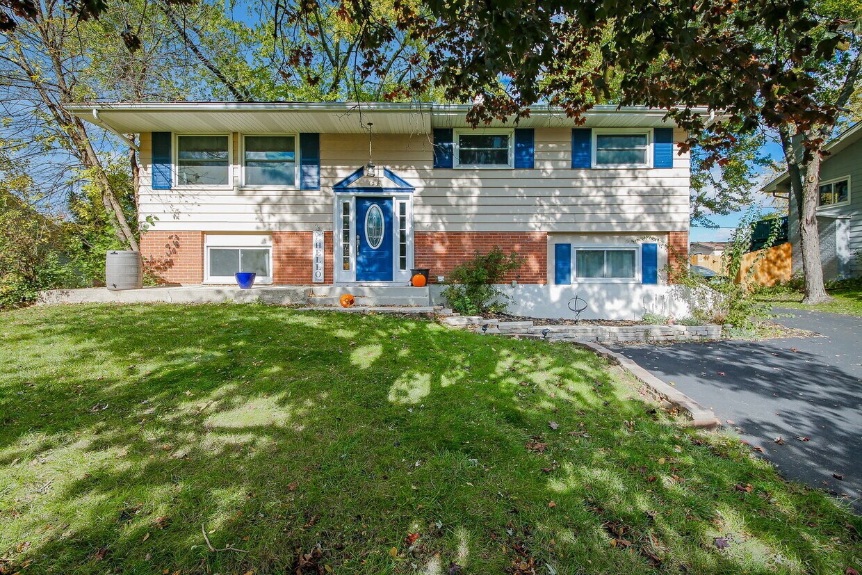 21W124 22nd St Unit 2NDFLR, Lombard, IL 60148 Condo for Rent in Lombard, IL