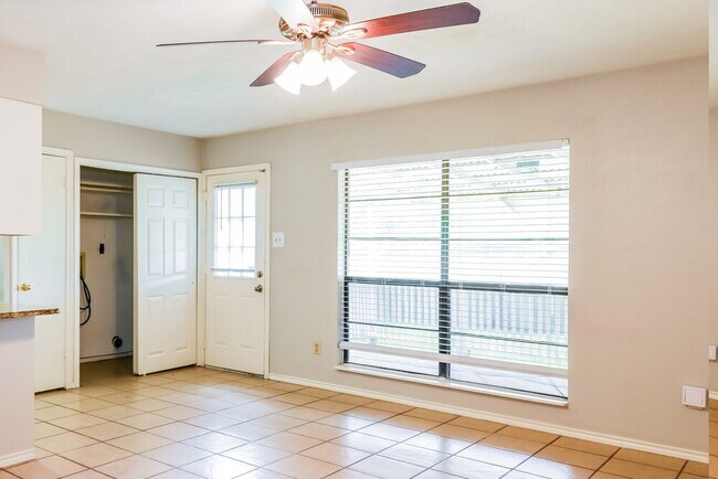 Building Photo - 14658 Dartwood Dr