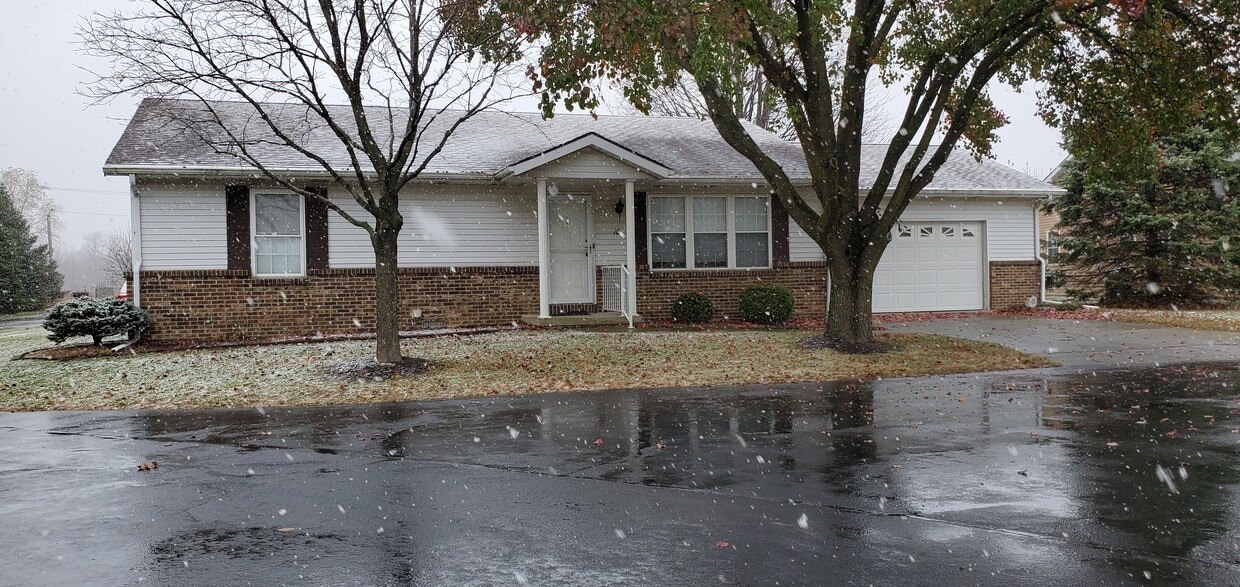 10 Edith Ct Unit 10, Bowling Green, OH 43402 Condo for Rent in