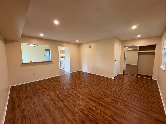 Living Room - 1115 Thomas Rd