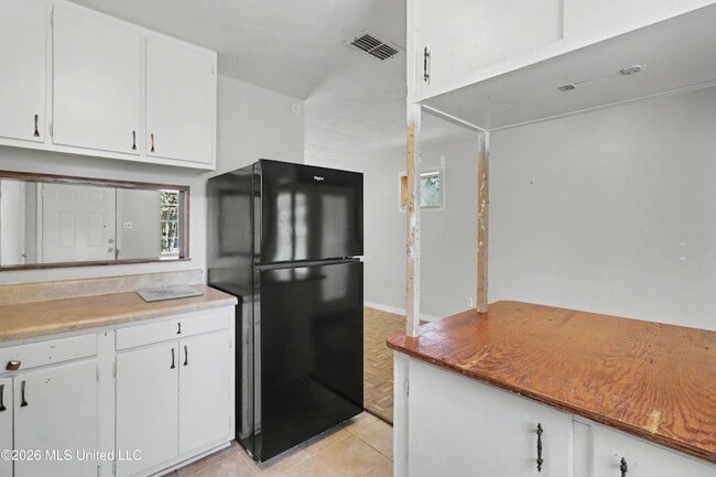 Building Photo - 4625 Hilltop Dr