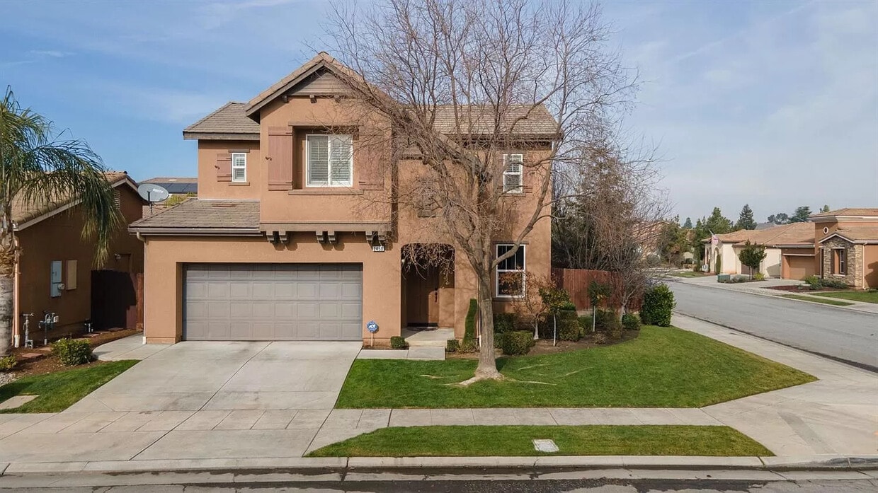 Primary Photo - 2450 E Oakmont Ave