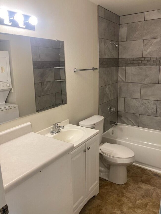 Foto del edificio - Cute, 3 bedroom apartment for rent in Spicer, MN