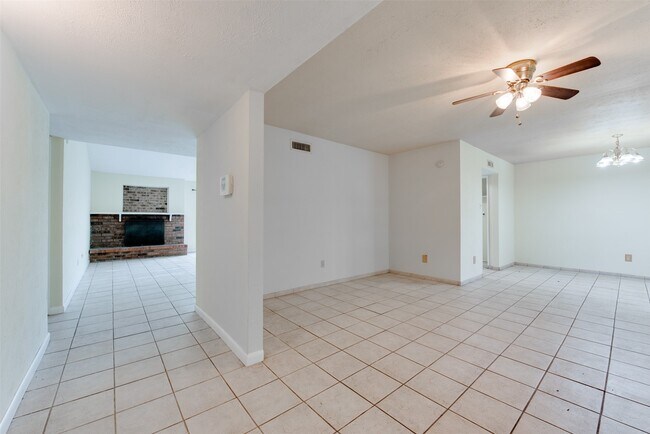 Foto del edificio - 15702 Mendocino Dr