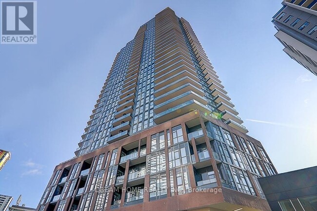 Building Photo - 159 Wellesley St E