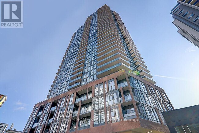 Photo du bâtiment - 159 Wellesley St E