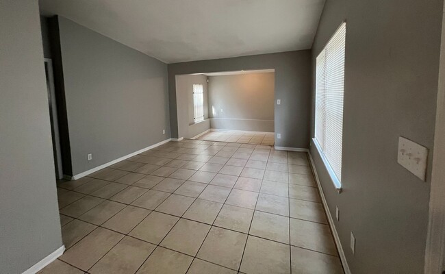 Building Photo - Northside 3/2 Home For Rent!