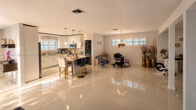 Foto del edificio - 565 NE 179th Dr