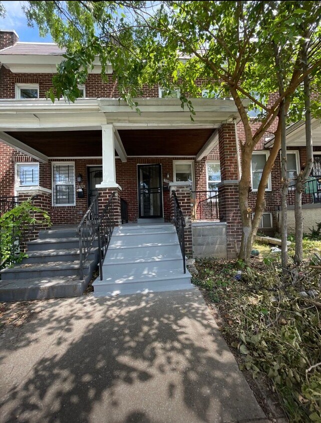 Primary Photo - 2459 Westport St