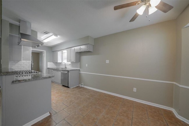 Building Photo - 7234 Brook Stone Dr