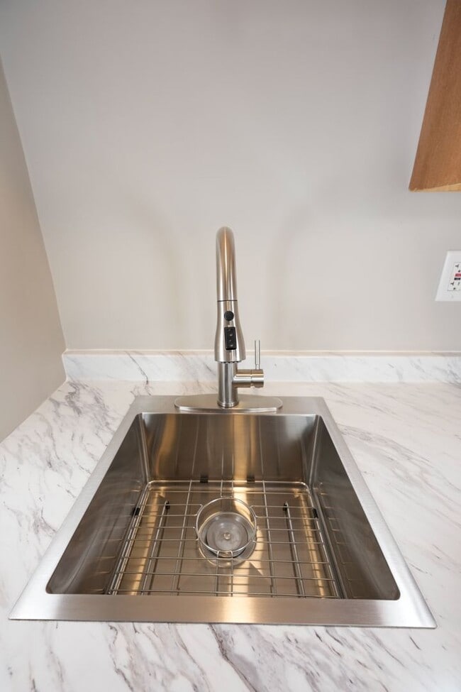 Building Photo - 334 Ann St