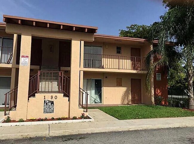 Foto del edificio - 1290 NE 119th St