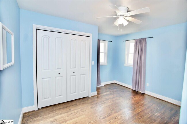 Foto del edificio - 306 Hickory Ln