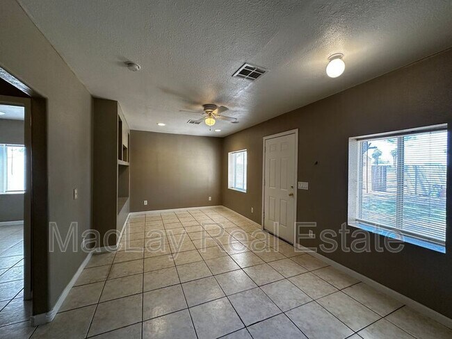 Building Photo - 513 W Pima St