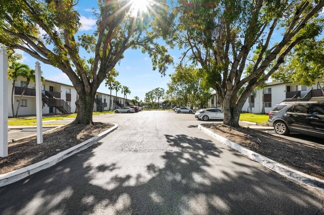 Building Photo - The Boardwalk