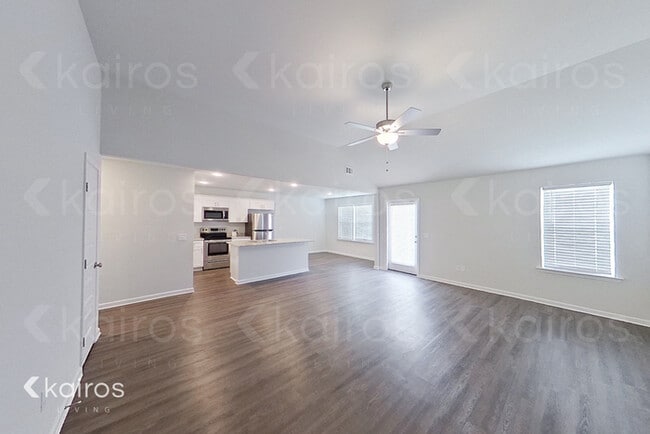 Building Photo - 205 Redwood Ct