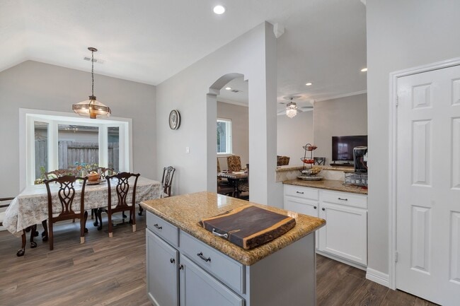 Building Photo - 16115 Charter Rock Dr