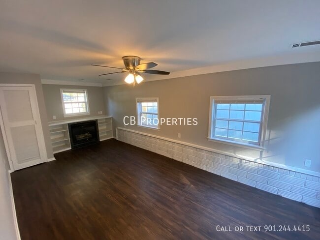 Building Photo - 1047 Avon Rd