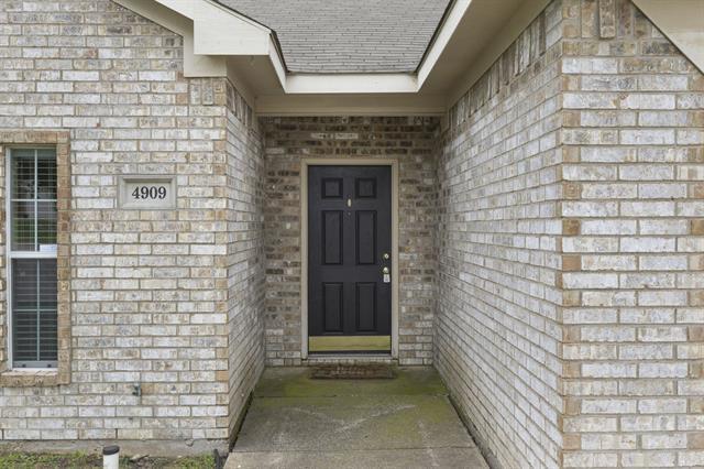 Foto del edificio - 4909 Shady Cliff Ln
