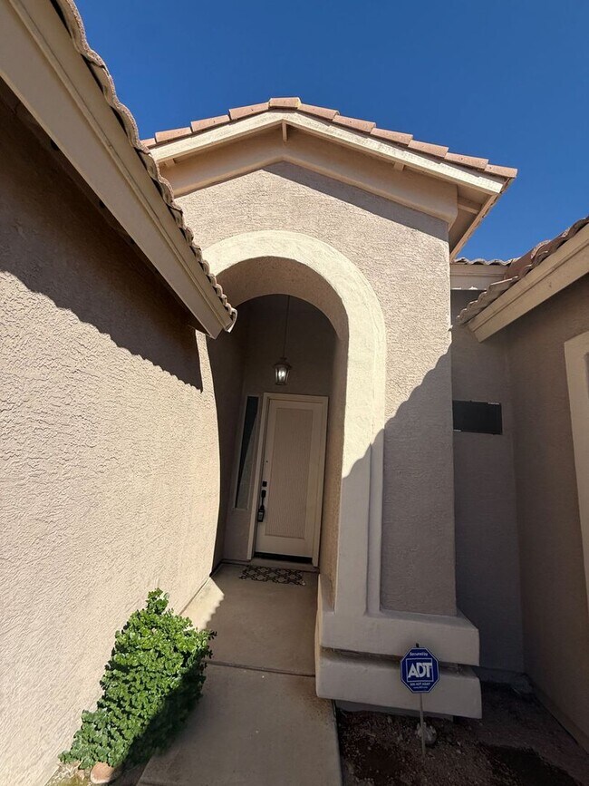 Building Photo - 3260 E Isabella Ave