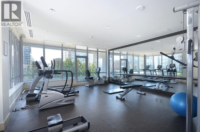 Building Photo - 1028 Barclay St