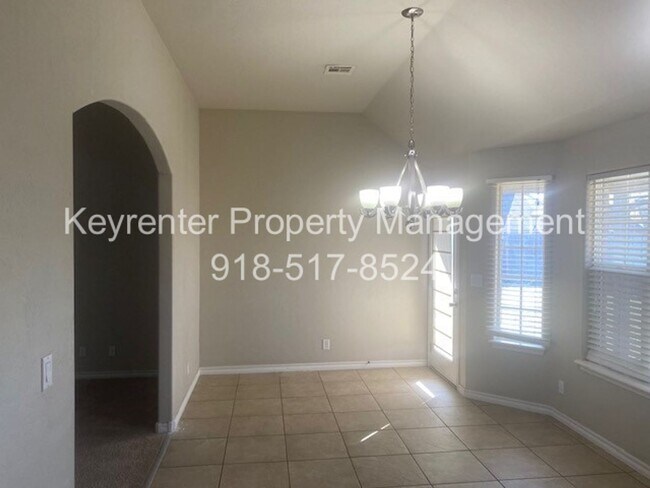 Foto del edificio - 3-Bed, 2-Bath Large Home in Claremore