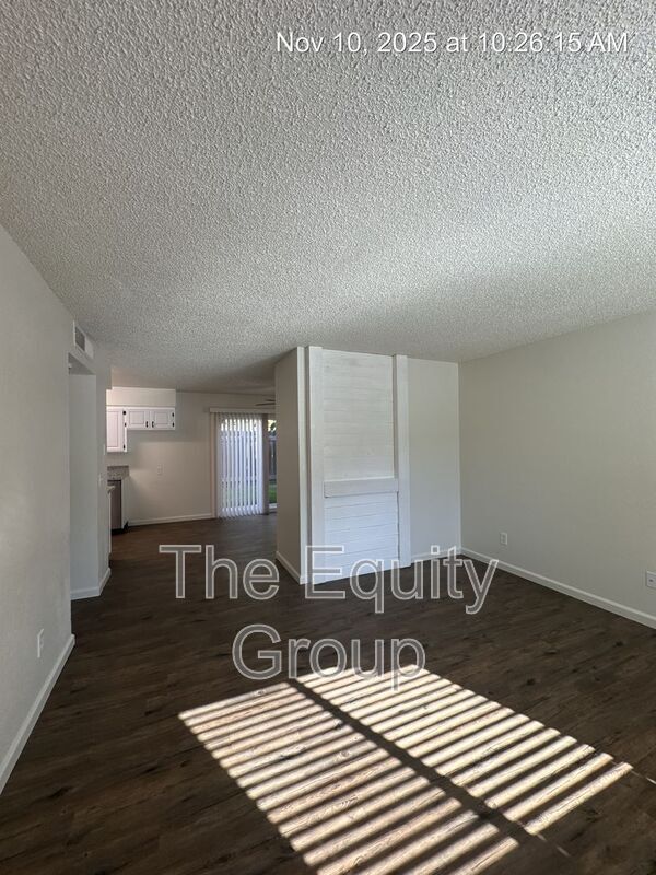 Foto del edificio - 806 Monarch Cir